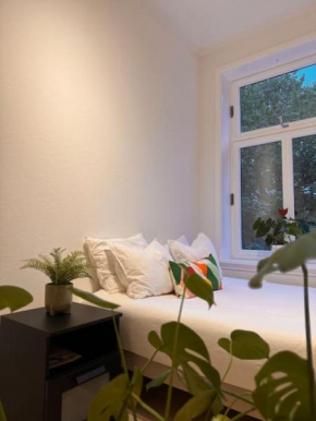 Central & Modern 2BR Apt, 4min Subway to Oslo City